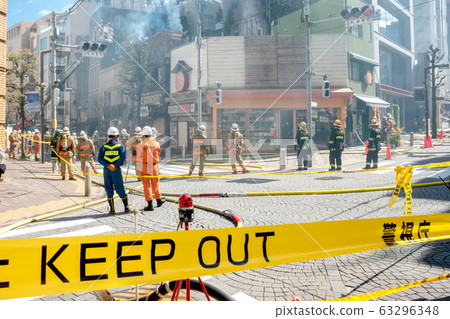 Fire extinguishing work Fire extinguishing work 63296348