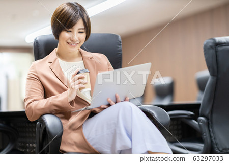 女性商業場景 63297033