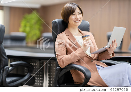 女性商業場景 63297036