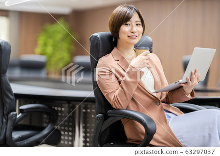 女性商業場景 63297037