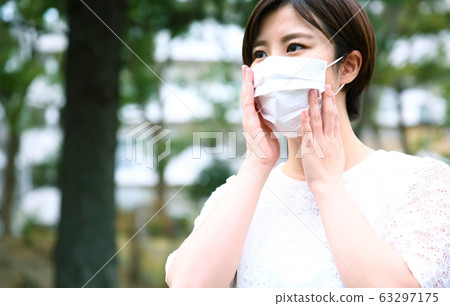Image of unwell woman 63297175