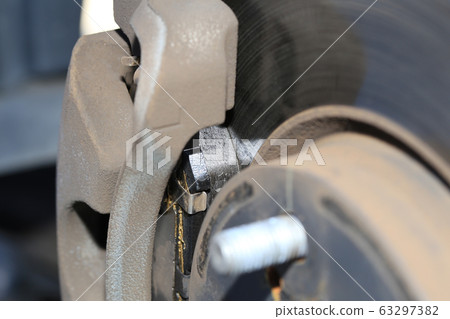 Inspection of car disc brakes Maintenance work 63297382