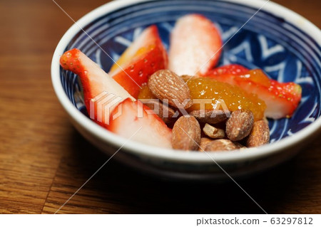Homemade Aged Honey Nuts Almonds Strawberries Healthy 63297812