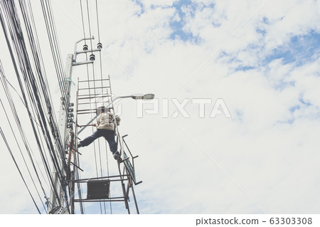 Electricians risk working install electric line 63303308