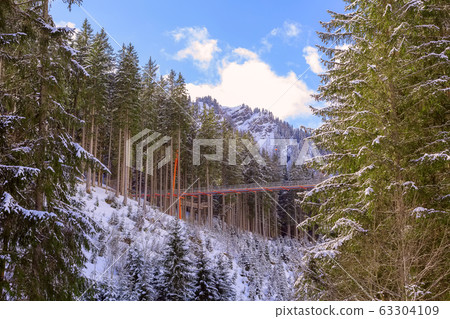 Golden Gate bridge Saalbach-Hinterglemm, Austria Golden Gate bridge Saalbach-Hinterglemm, Austria 63304109
