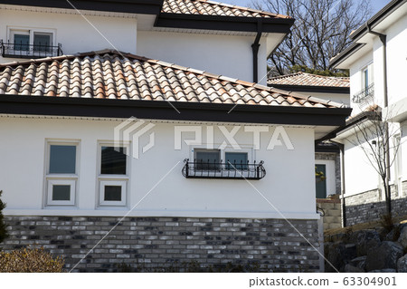 White wall country house 63304901