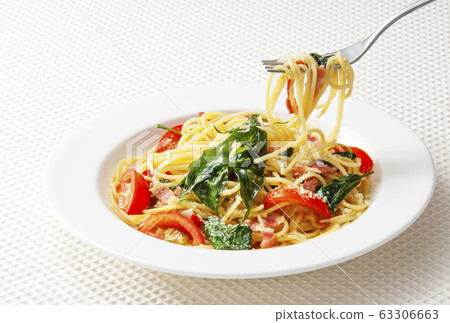 Tomato and basil pasta Italian noodle dish 63306663