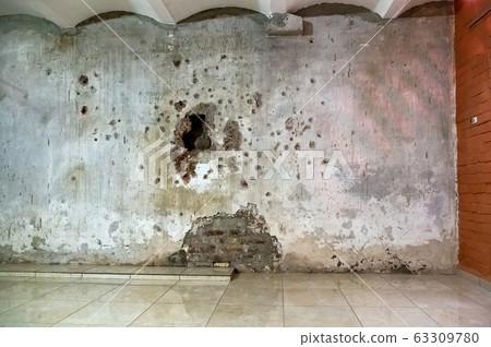 The wall in the basement near which people were 63309780