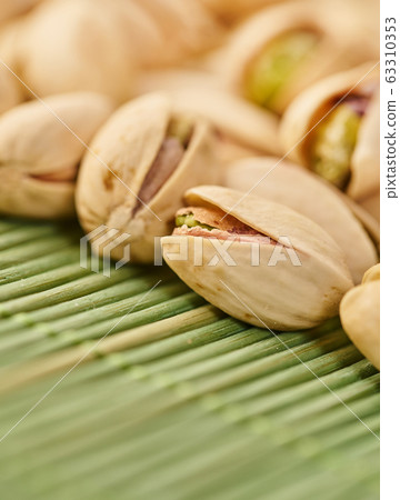 fresh pistachios close-up 63310353