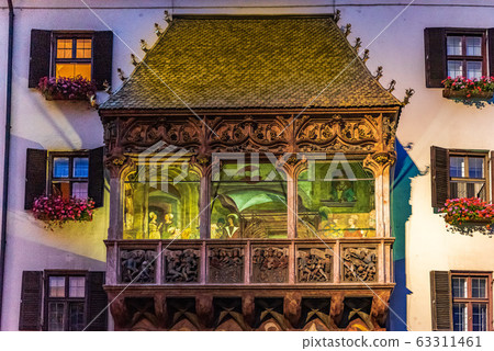 Goldenes Dachl in Innsbruck by night 63311461