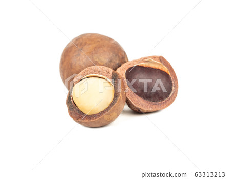 Split macadamia nut Split macadamia nut 63313213