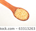 Brown sugar in spoon 63313263