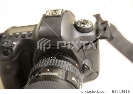 Broken DSLR camera Broken DSLR camera 63313416