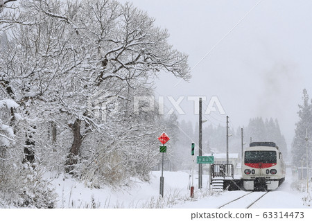 東眼D在忠臣線與雪景上奔跑 東眼D在忠臣線與雪景上奔跑 63314473