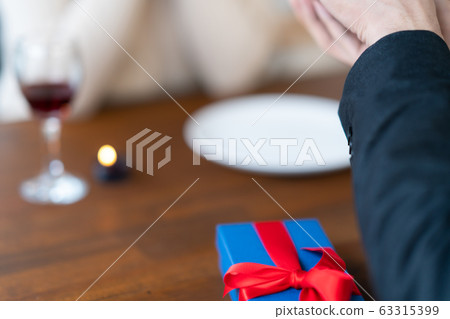 Anniversary marriage proposal gift present christmas dinner meal men and women two wine Anniversary marriage proposal gift present christmas dinner meal men and women two wine 63315399