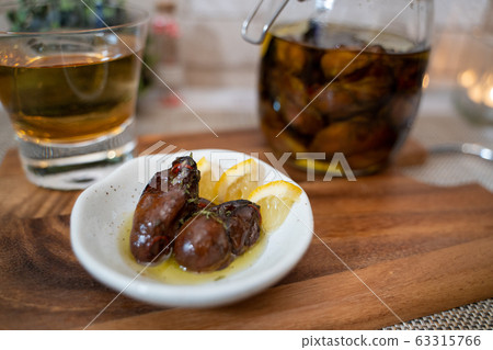 Oil pickled smoked oysters Oil pickled smoked oysters 63315766