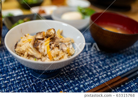 Oil pickled smoked oysters Oil pickled smoked oysters 63315768