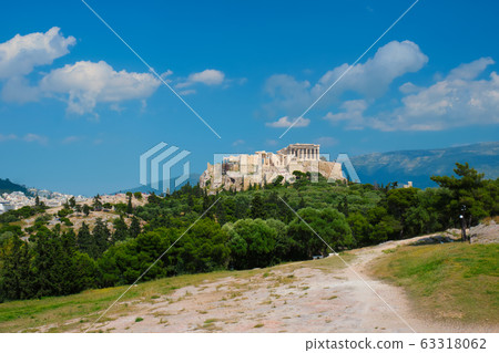 Iconic Parthenon Temple at the Acropolis of Athens, Greece Iconic Parthenon Temple at the Acropolis of Athens, Greece 63318062