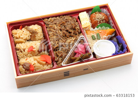 Satisfied bento with gomeko and sukiyaki 63318153