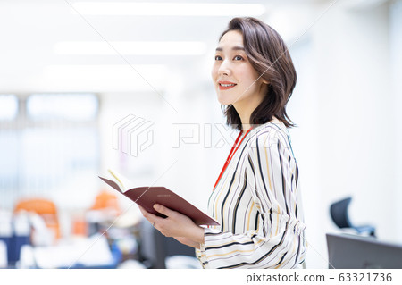 Women Middle Business Women Middle Business 63321736