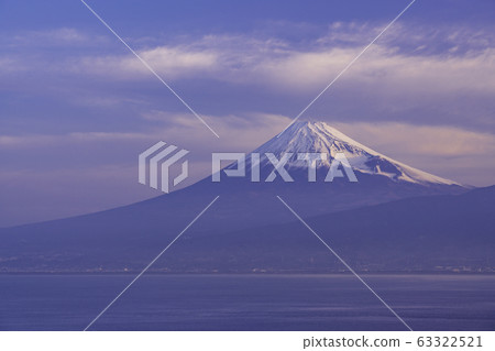 (Shizuoka Prefecture) From Osezaki, Mt. Fuji over the sea 63322521