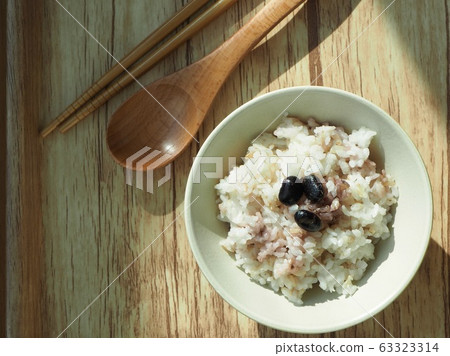 Asian food bean mixed rice and side dishes 63323314