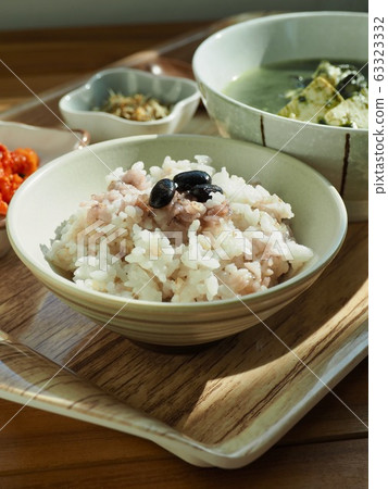 Asian food bean mixed rice and side dishes 63323332