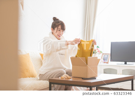 young woman      63323346