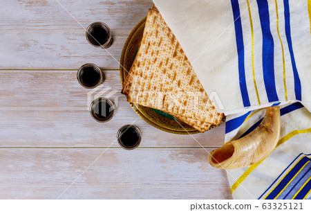 Passover matzoh jewish holiday bread, four glasses Passover matzoh jewish holiday bread, four glasses 63325121