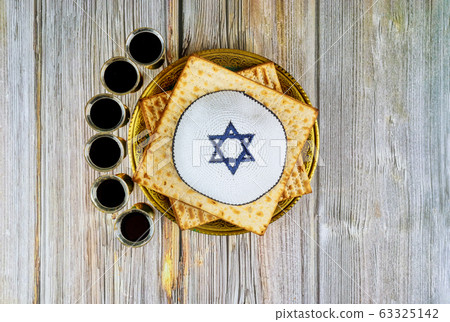 Passover Haggadah a Matzo jewish holiday six cup Passover Haggadah a Matzo jewish holiday six cup 63325142