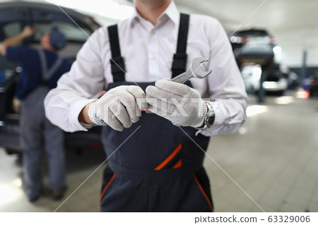 Restoration workshop for diagnostic and repair Restoration workshop for diagnostic and repair 63329006