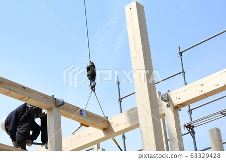 Craftsman who builds a new house Craftsman who builds a new house 63329428