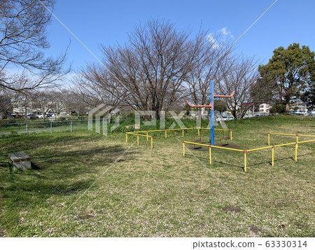 廢棄的公園春天 廢棄的公園春天 63330314