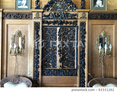 ALUPKA, RUSSIA - DECEMBER 01, 2019: Vintage interior of Vorontsov palace 63331262