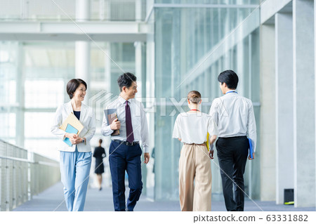 Business image Male employee Female employee 63331882