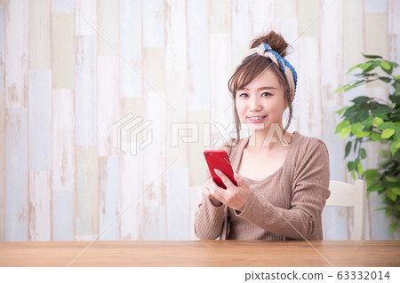 穿房間的女人 63332014