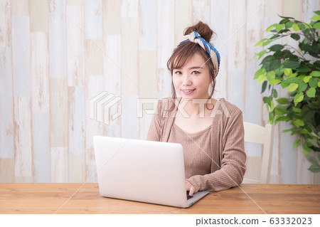 Woman in room wear 63332023