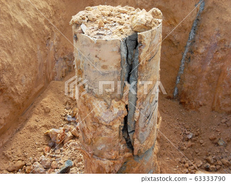 Bore pile cut to level by the construction workers. It will continue by pile cap and ground beam works.  63333790