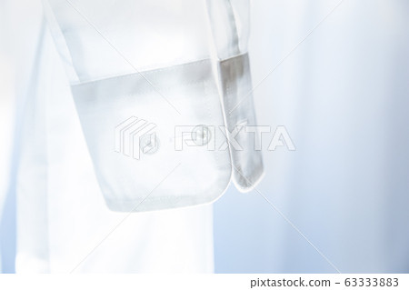 Washing and drying a white shirt, shirt, and Y-shirt Washing and drying a white shirt, shirt, and Y-shirt 63333883