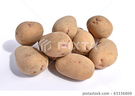 Potatoes (far) 63336809