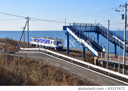 Shooting the scenery of a regular train arriving and departing from JR Kitahunaoka Station in Date City, Hokkaido in early spring Shooting the scenery of a regular train arriving and departing from JR Kitahunaoka Station in Date City, Hokkaido in early spring 63337472