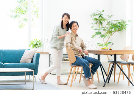 A young couple 63338476