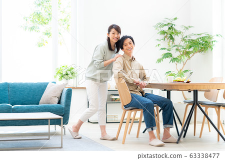 A young couple 63338477
