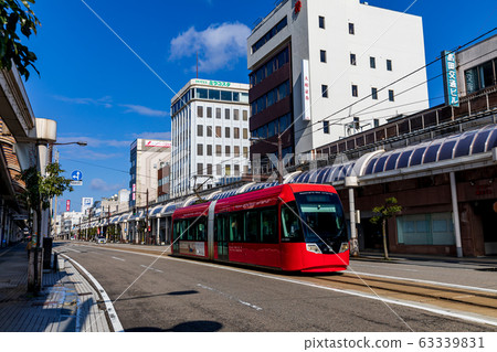 在富山，高岡和末廣運行的Manyo Line Aitram 63339831