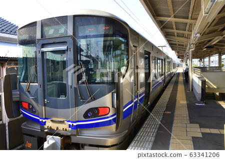Scenery along the Hokuriku Main Line 63341206