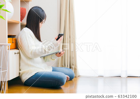 Woman with smartphone and notebook copy space 63342100