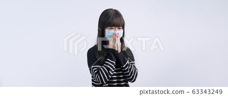 嘴女人隔離咳嗽女人女人面具咳嗽流感冠狀病毒面具 63343249
