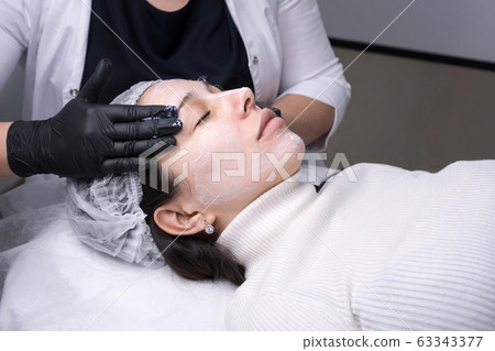 Moisturizing face cream 63343377