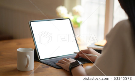 Young business women are using blank screen laptop 63345578