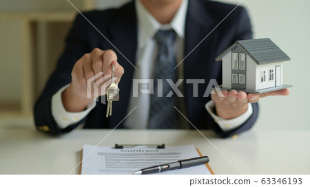 The house broker holds the keys and the model The house broker holds the keys and the model 63346193